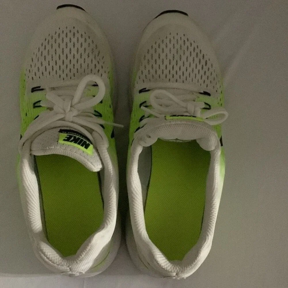 Nike Air Zoom Pegasus 34 Gs “Ghost Green” Sneakers. Size 7Y